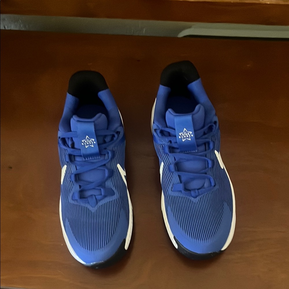 Nike Star Runner Blue and White Sneakers - Picture 4 of 5